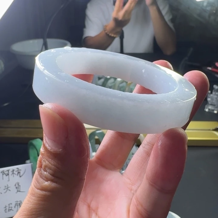定制翡翠未镶嵌手镯