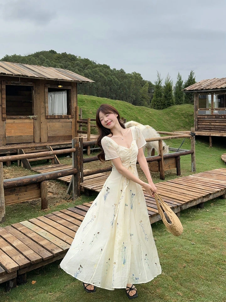 2025春夏新款南枝杏调连衣裙女褶皱感水草花复古刺绣长裙