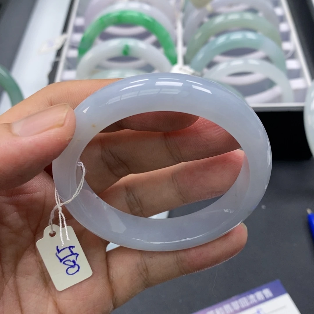 翡翠手镯未镶嵌手镯