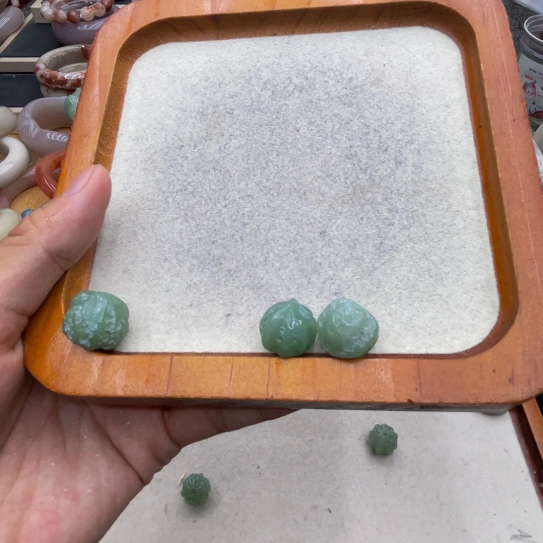 虎***苗未镶嵌圈口56石英质玉