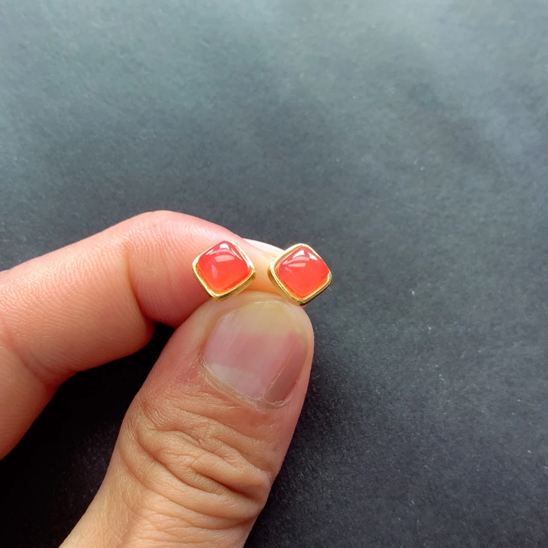 南红玛瑙未镶嵌耳钉