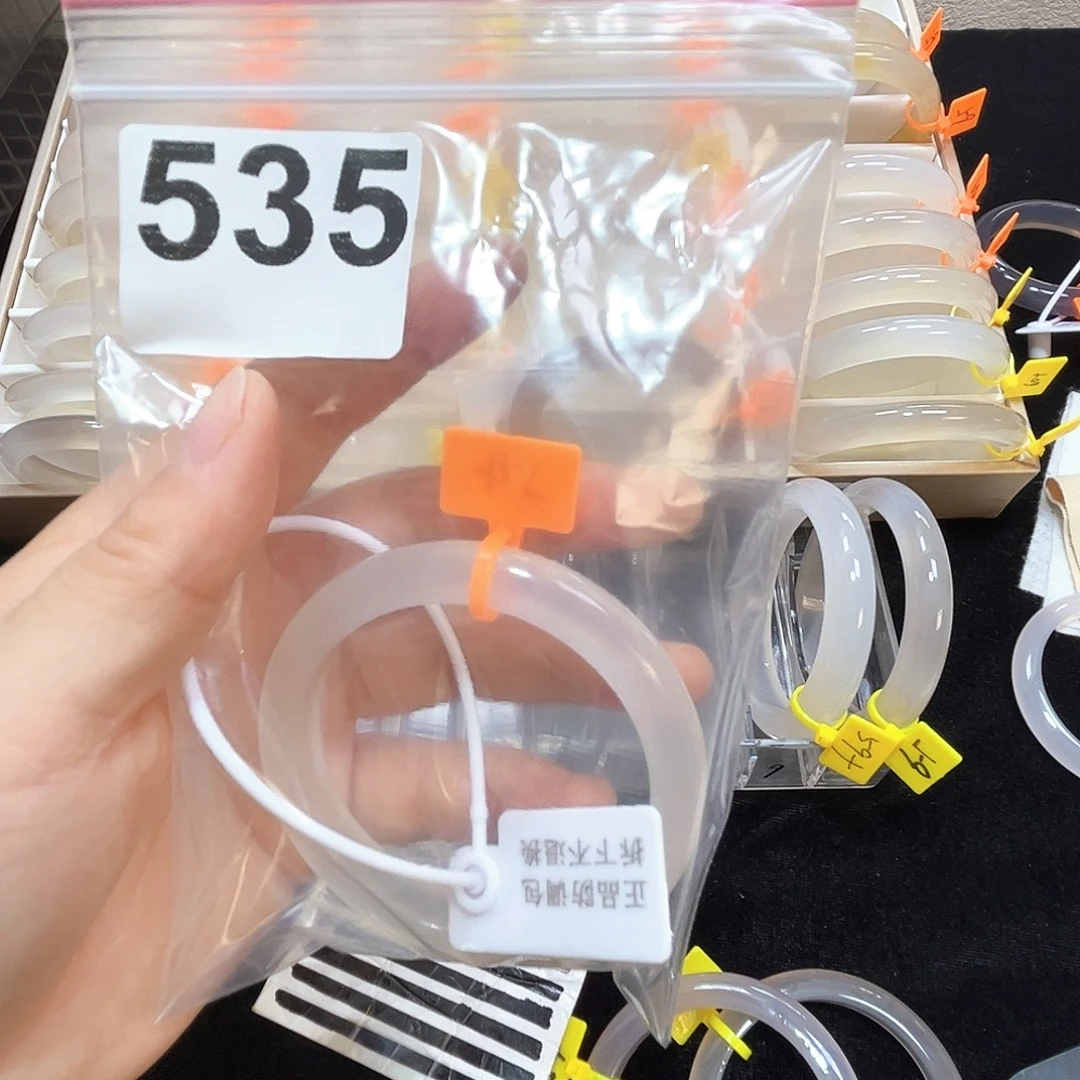 我***困玛瑙/玉髓手镯合金535