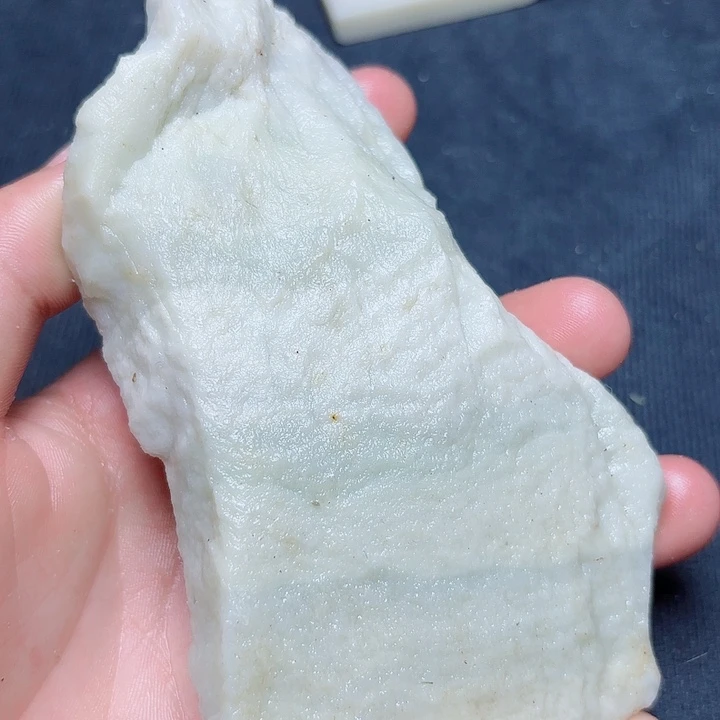 未镶嵌和田玉（糖玉）珠宝奇石