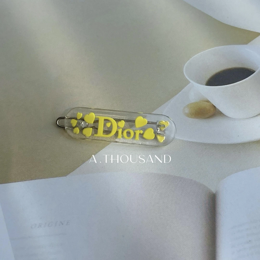 95新 DIOR/迪奥 黄色爱心珐琅透明亚克力发夹-62621816