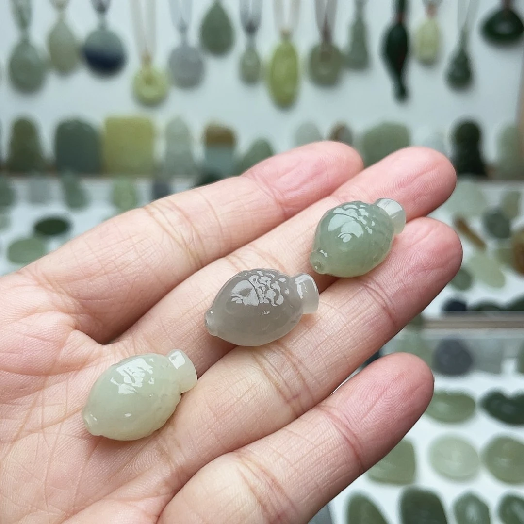 颈饰未镶嵌和田玉一***?