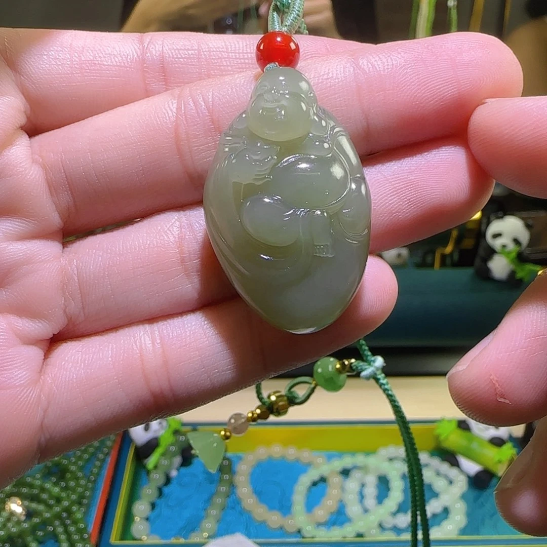 和田玉未镶嵌颈饰佛