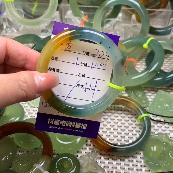 蛇纹石玉手镯未镶嵌空*?