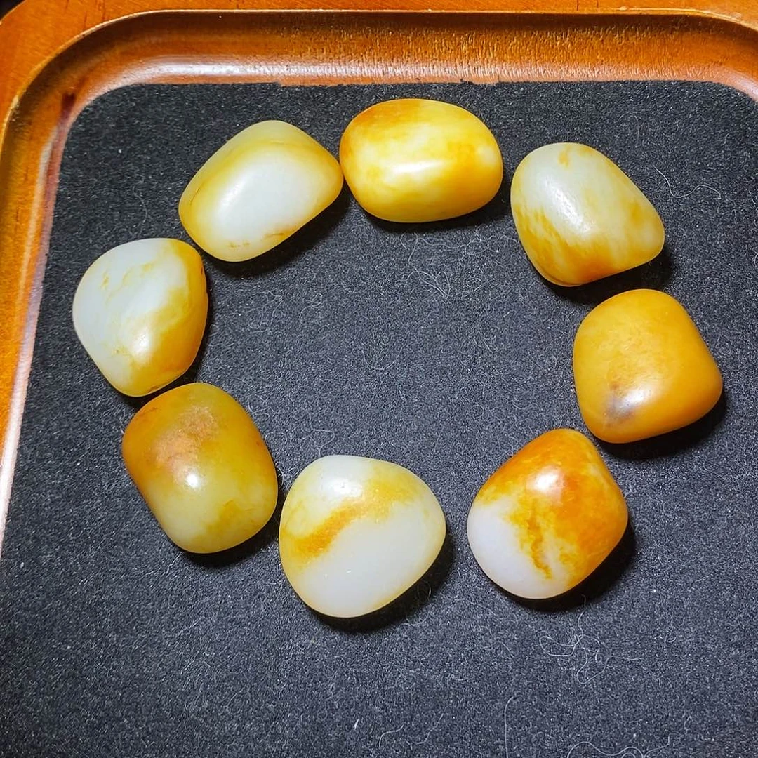 巍***黛和田玉未镶嵌手链