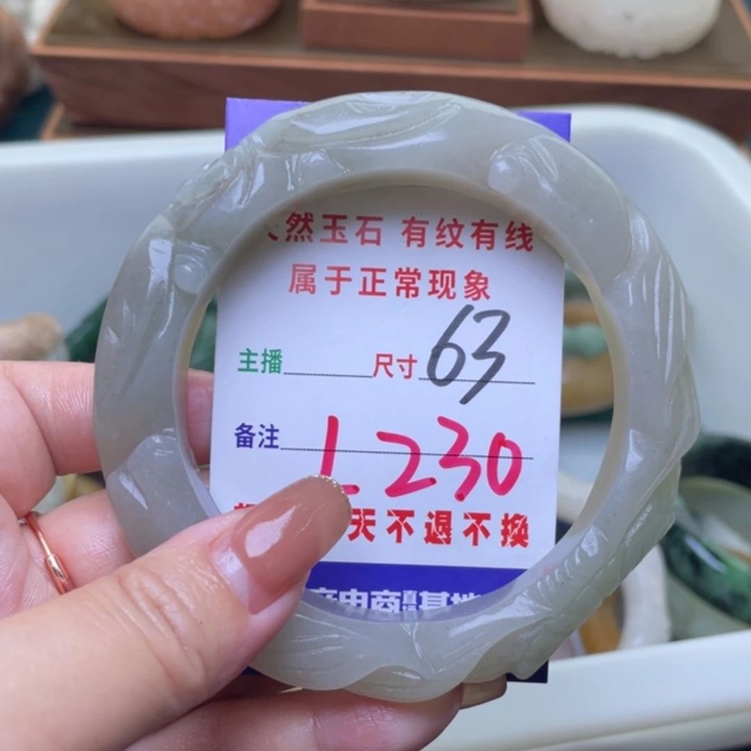 【闪购商品】未镶嵌手镯（圆镯）石英质玉