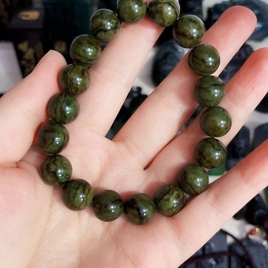 蛇纹石玉未镶嵌颈饰煜*?