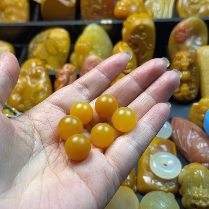 心***福石英质玉未镶嵌颈饰