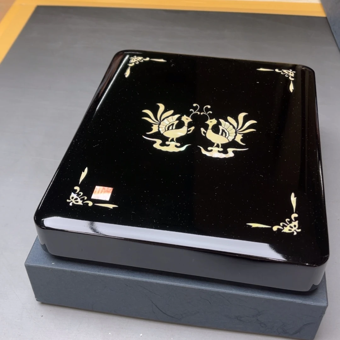 瓷片M****o密密麻麻地铺满一层