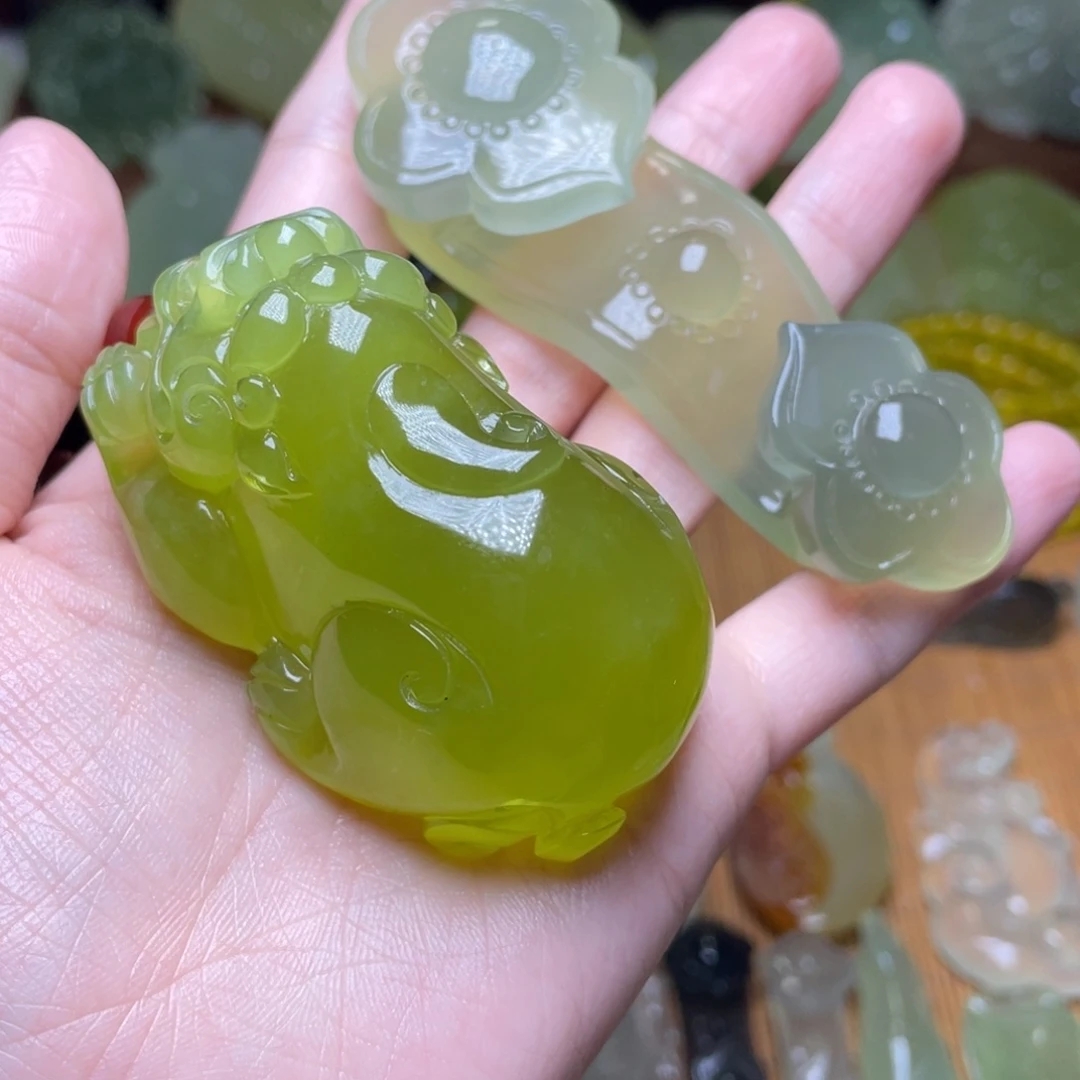 笑***生蛇纹石玉未镶嵌手把件