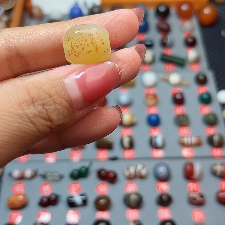 未镶嵌玛瑙/玉髓珠宝半成品?*