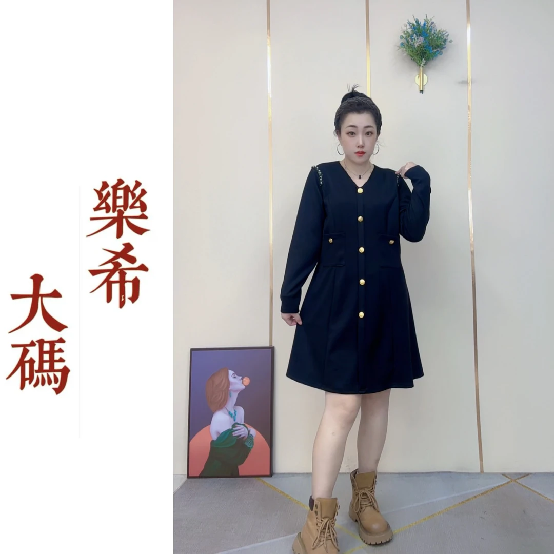 《乐希大码》2025秋季新款收腰显瘦高级感赫本风黑色法式v领连衣裙