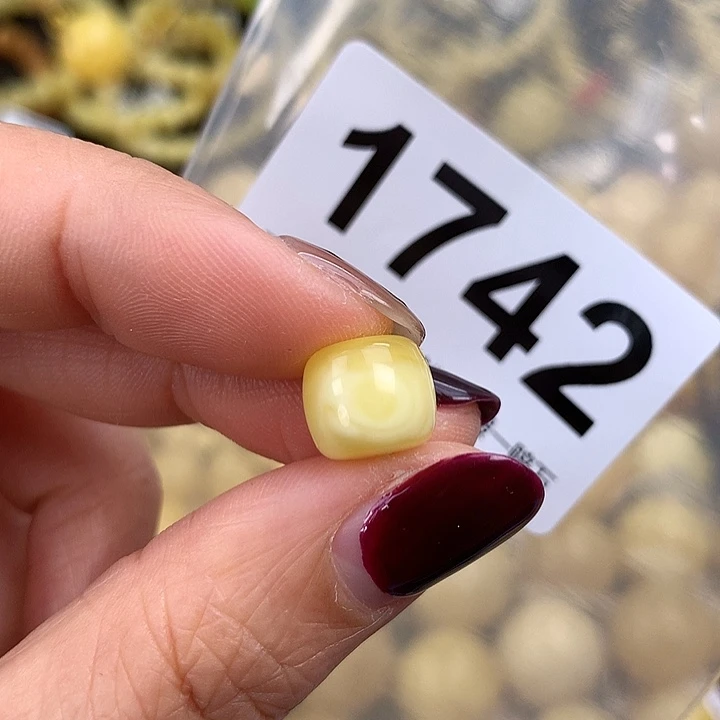 蜜蜡未镶嵌珠宝奇石10.4