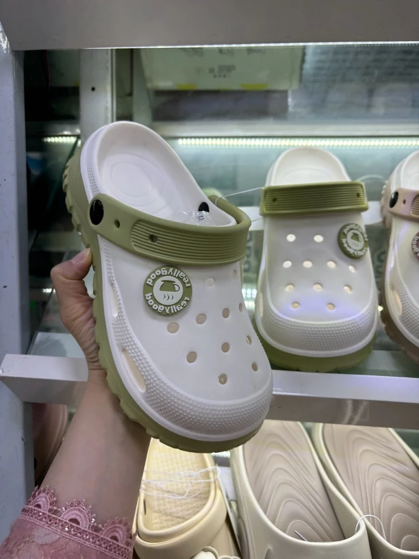 简约大气双色eva一体成型踩屎感男女洞洞鞋