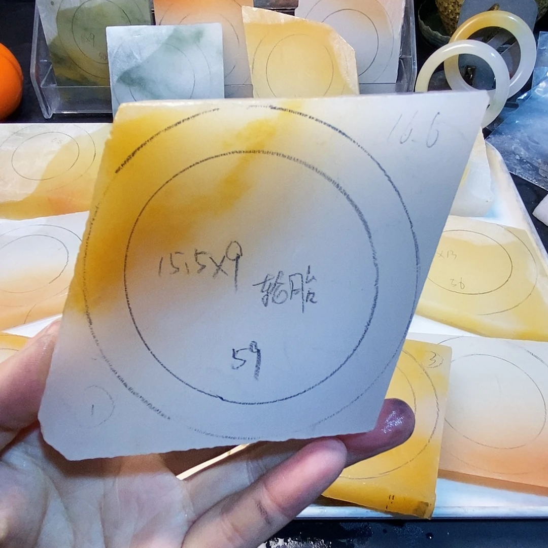 定制石英质玉（非洲翠）金丝玉