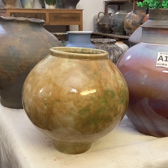 瓶景德镇陶瓷。景德镇陶瓷