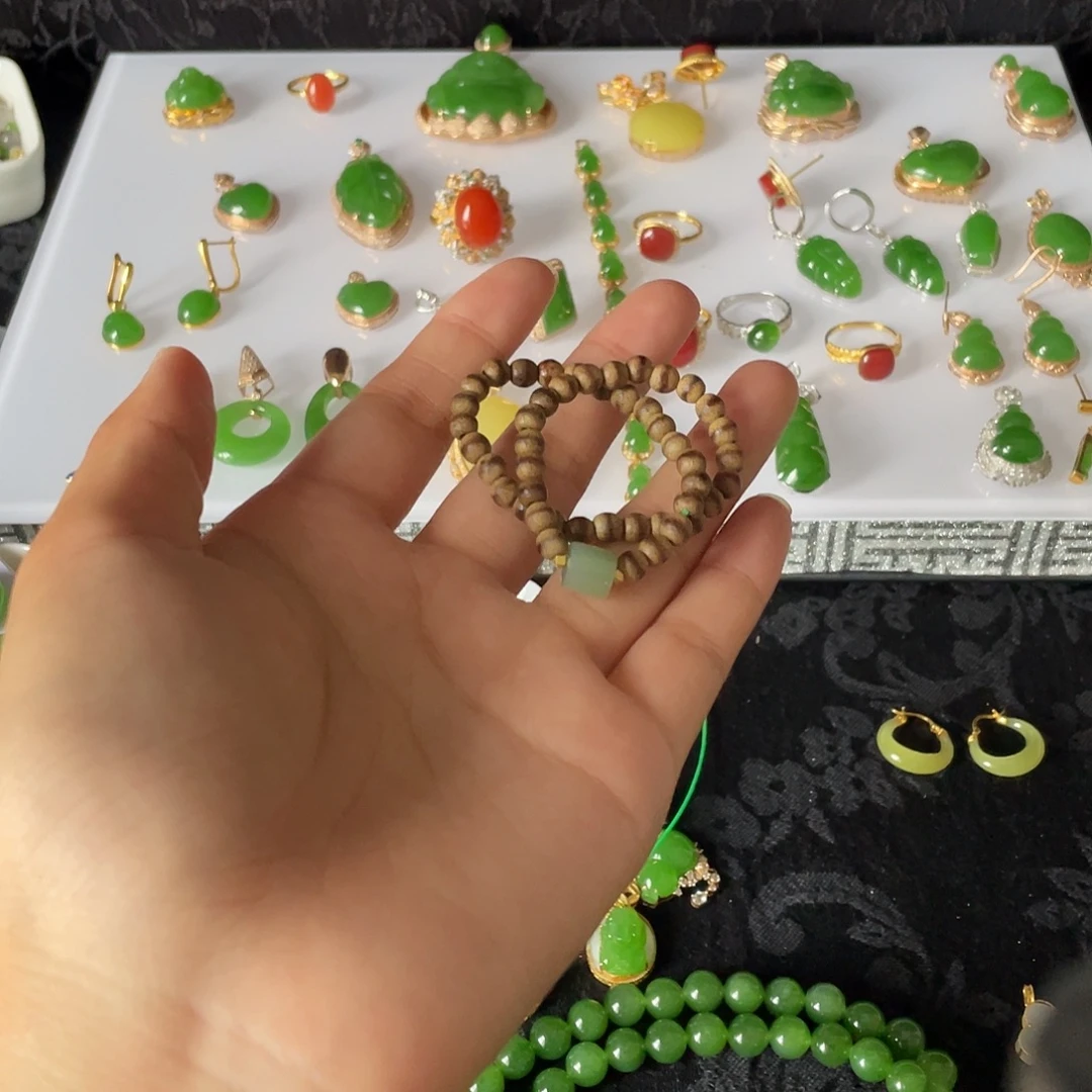 f***人和田玉未镶嵌手串