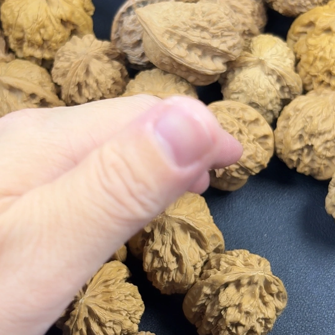 你***在文玩核桃吊坠野果状元泥鳅