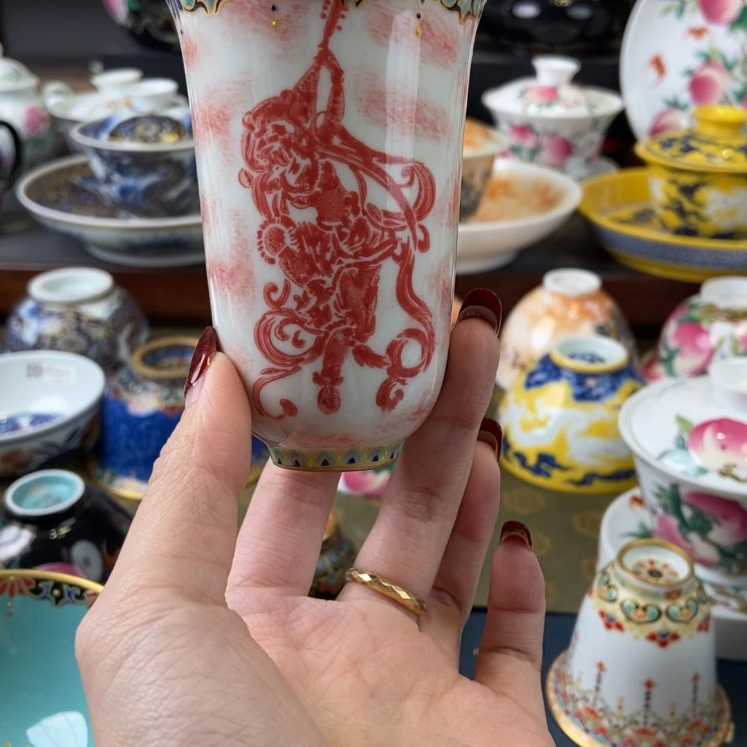 东*陶瓷艺术家的作品是一种