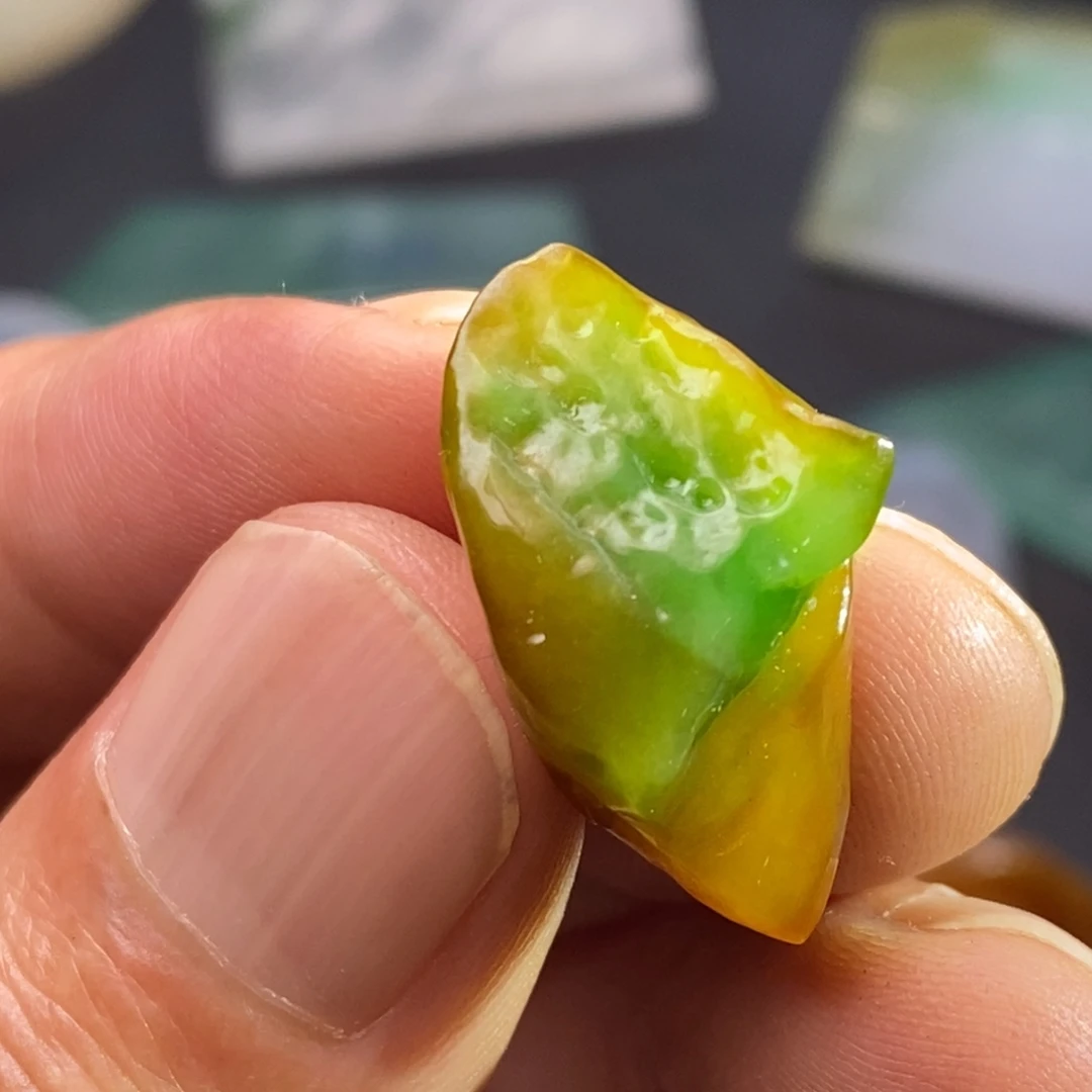 定制翡翠未镶嵌黄绿