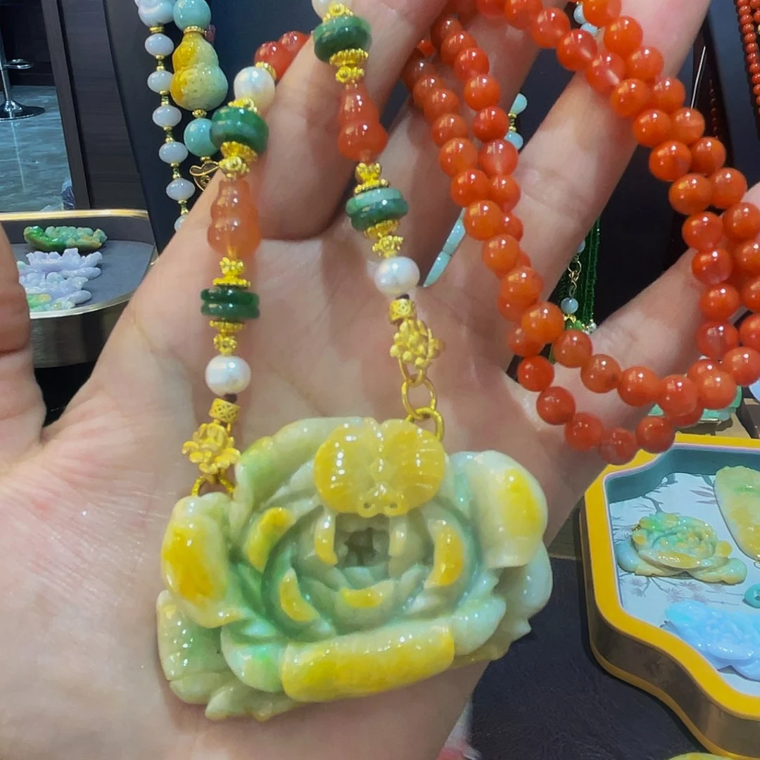 翡翠未镶嵌吊坠(赠链)蝶恋花