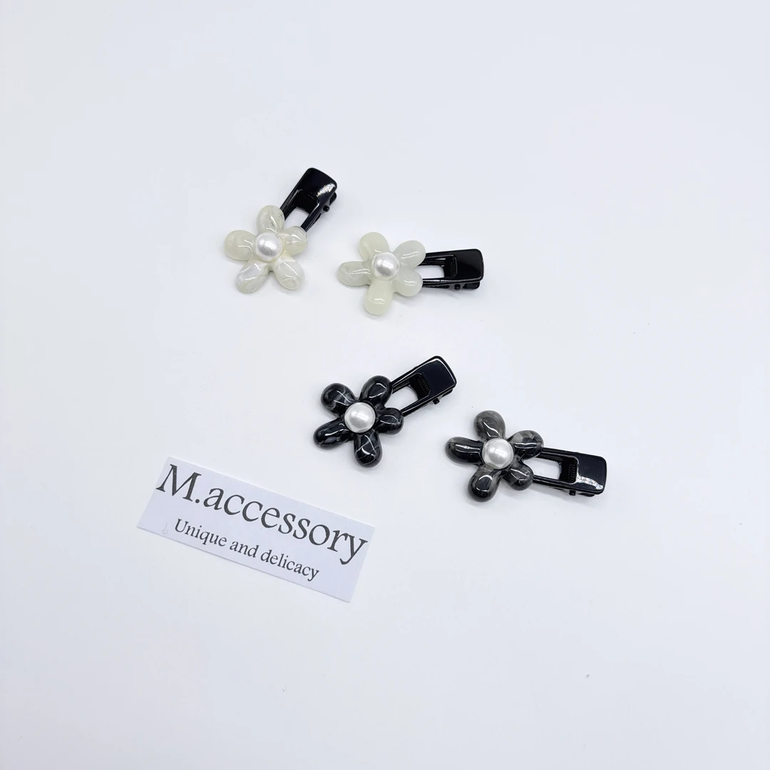 Mi33 贝珠花朵鸭嘴夹 Y67058O2-3