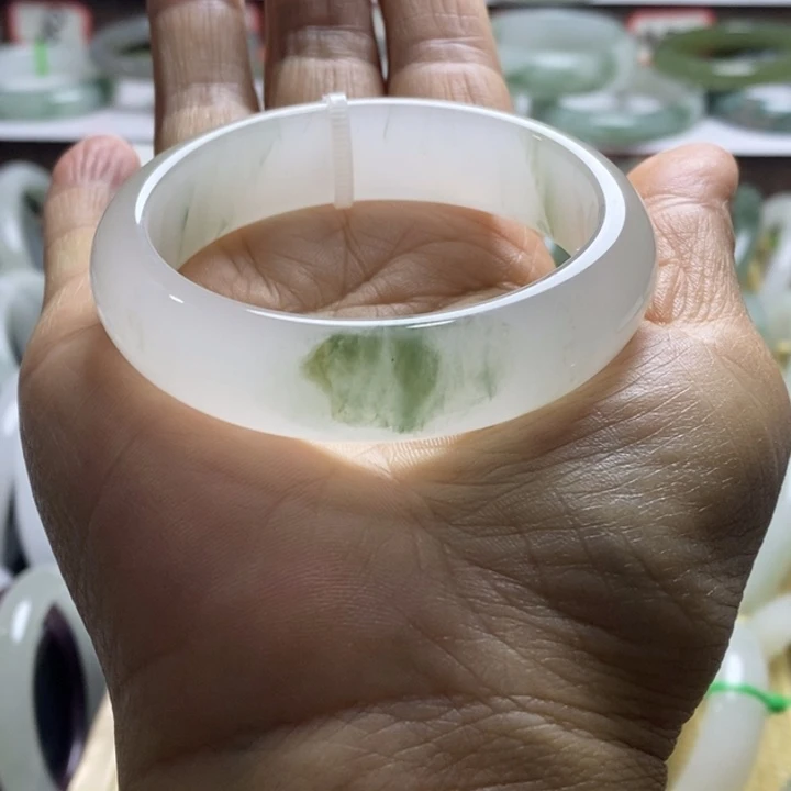 石英质玉（天山翠）未镶嵌手镯