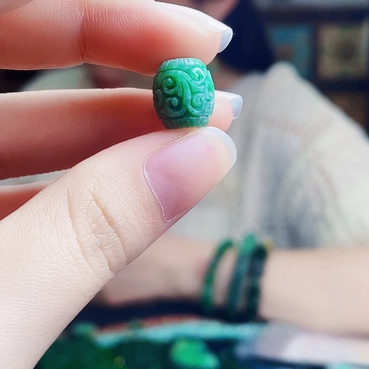 翡翠未镶嵌颈饰多样性