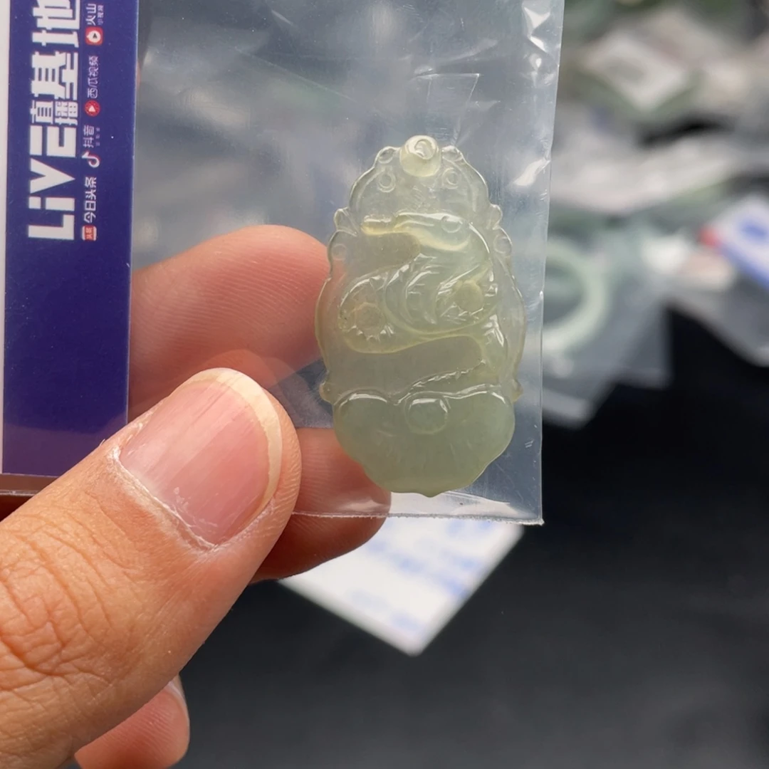 定制翡翠未镶嵌吊坠