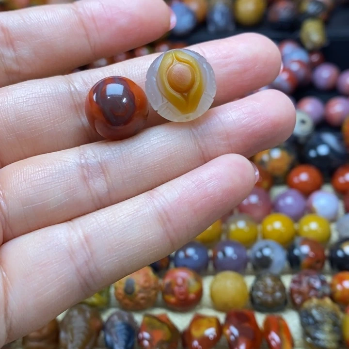 馮***某玛瑙/玉髓单珠未镶嵌