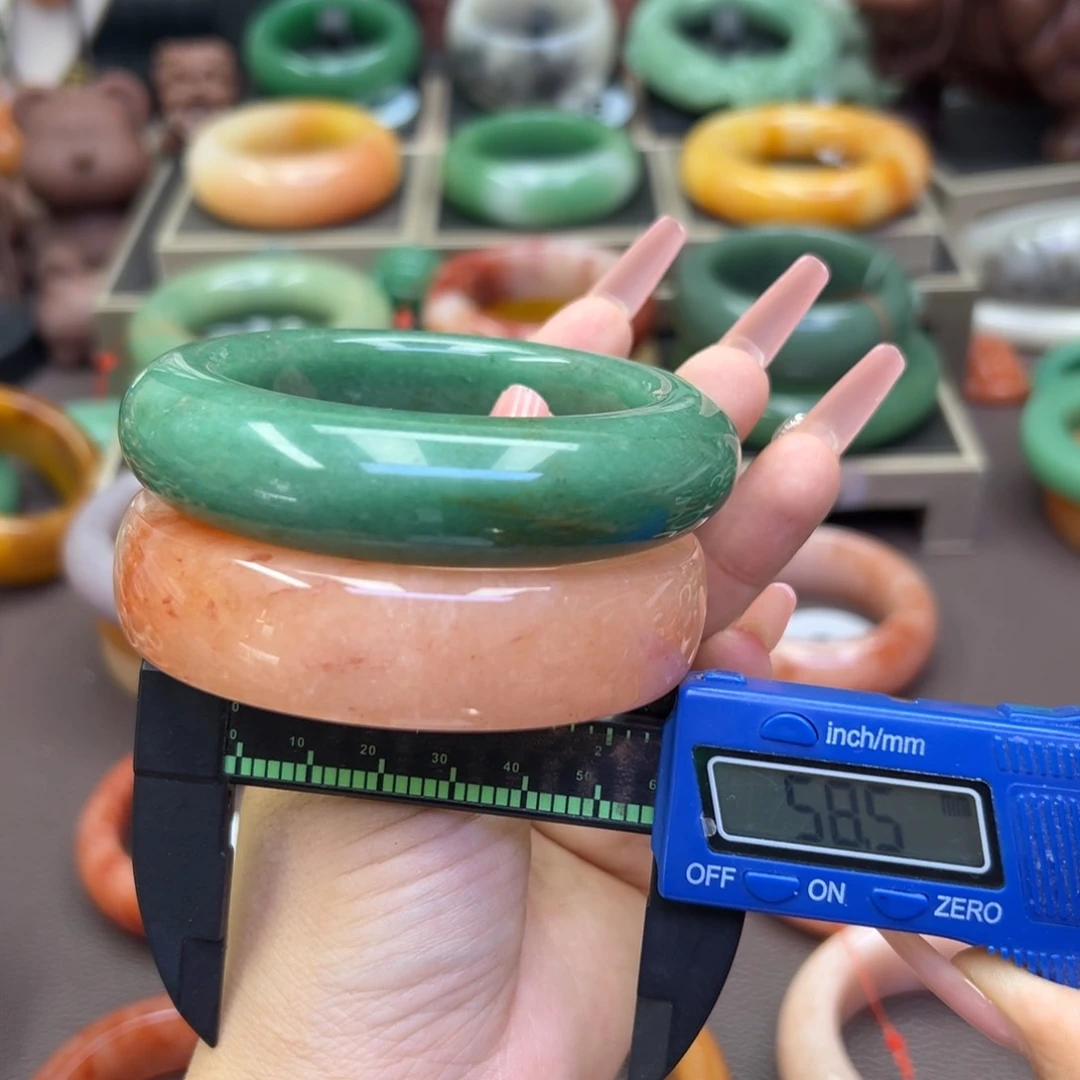 未镶嵌手镯石英岩玉