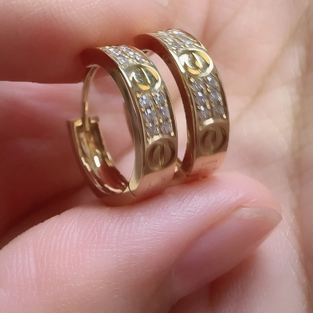 耳饰18K金镶嵌天然钻石