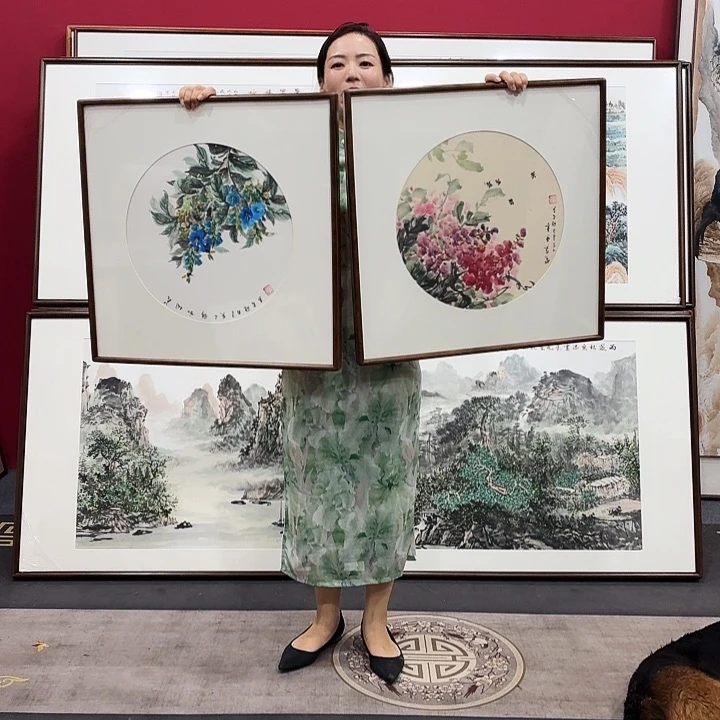 国画带框绘画作品
