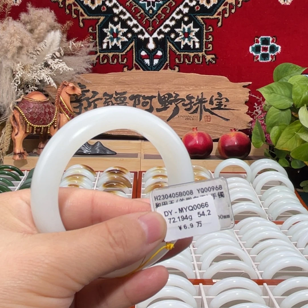 未镶嵌手镯和田玉天然新疆羊脂级上等且末老料