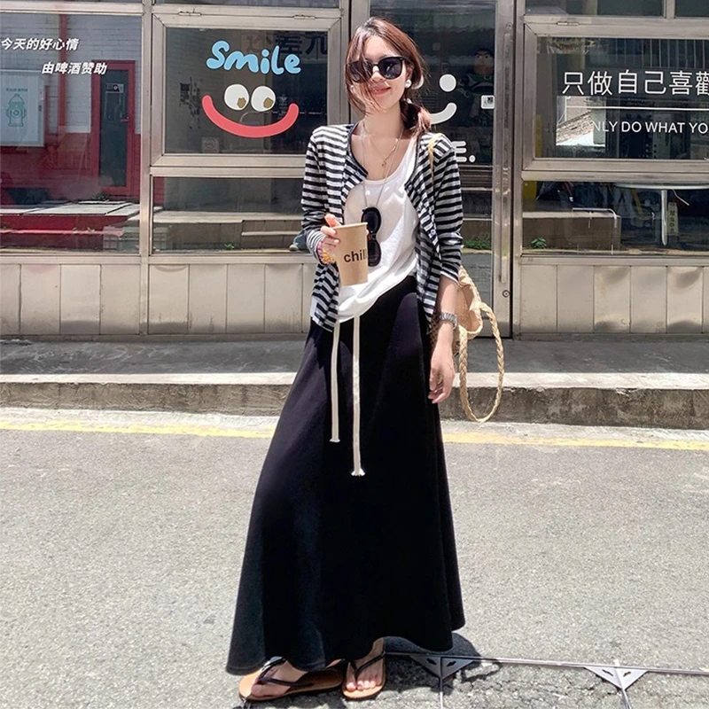 圆领针织开衫条纹慵懒上衣+宽松休闲背心+抽绳高腰a字半身裙长裙