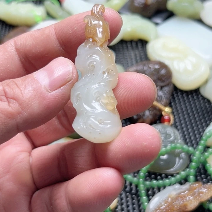 和田玉未镶嵌颈饰