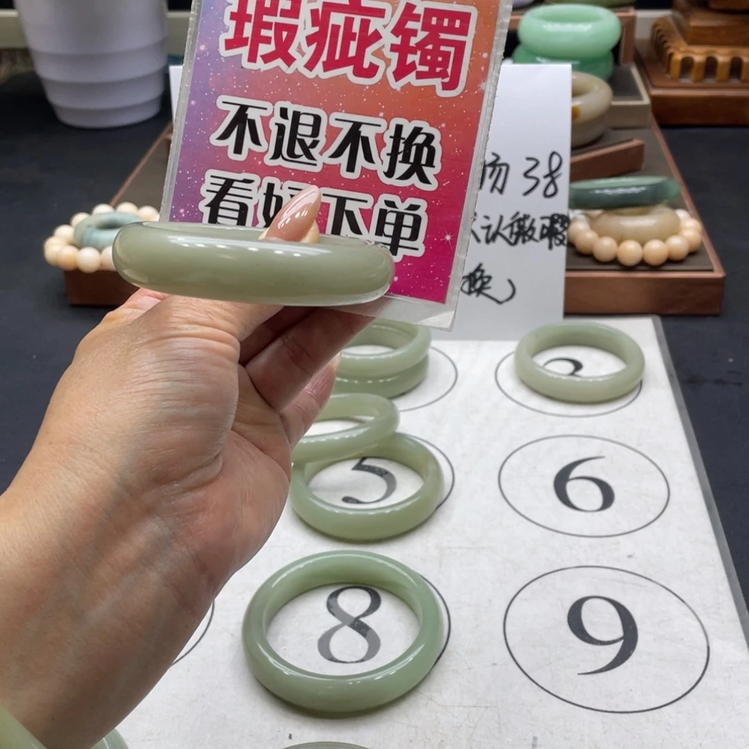 珠***峰石英岩玉未镶嵌手镯