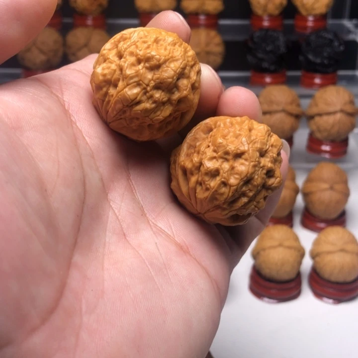 文玩核桃吊坠8龙鳞舍利