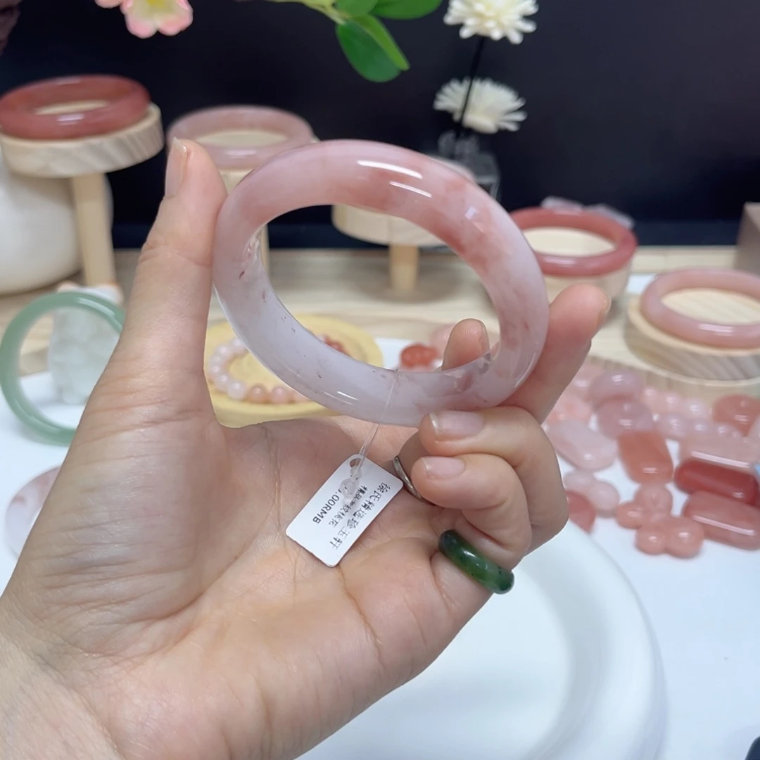 未镶嵌手镯石英质玉招***?