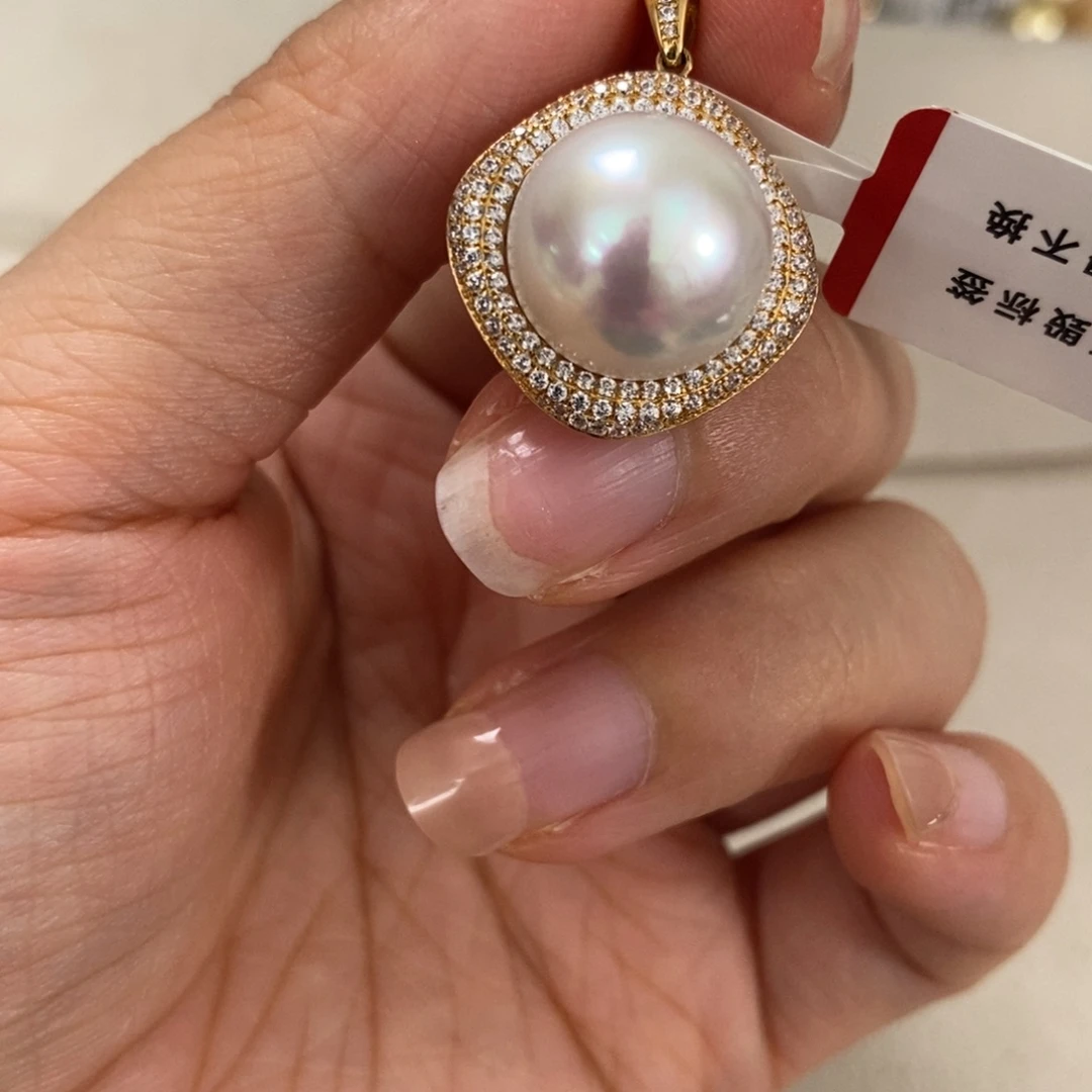 18K金镶嵌颈饰海水珍珠