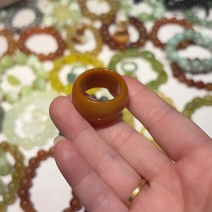 蛇纹石玉未镶嵌戒指