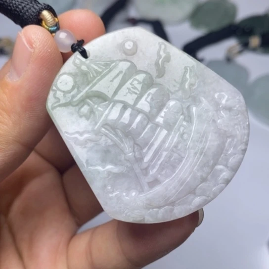 翡翠未镶嵌颈饰翡翠