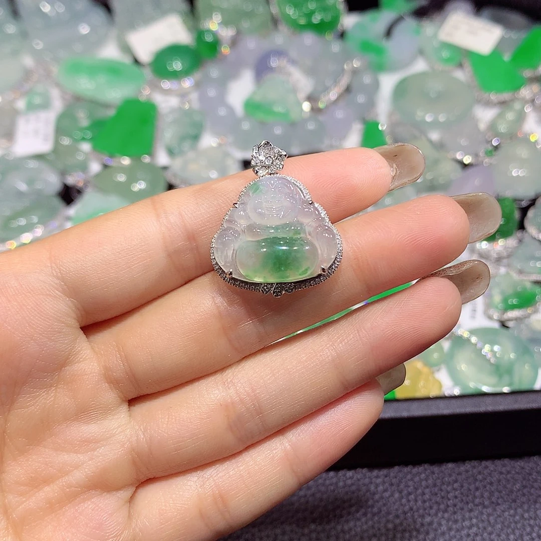 翡翠18K金镶嵌颈饰佛