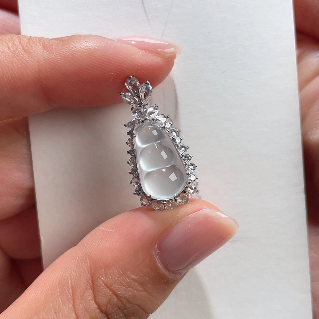 翡翠颈饰18K金镶嵌豆子挂坠