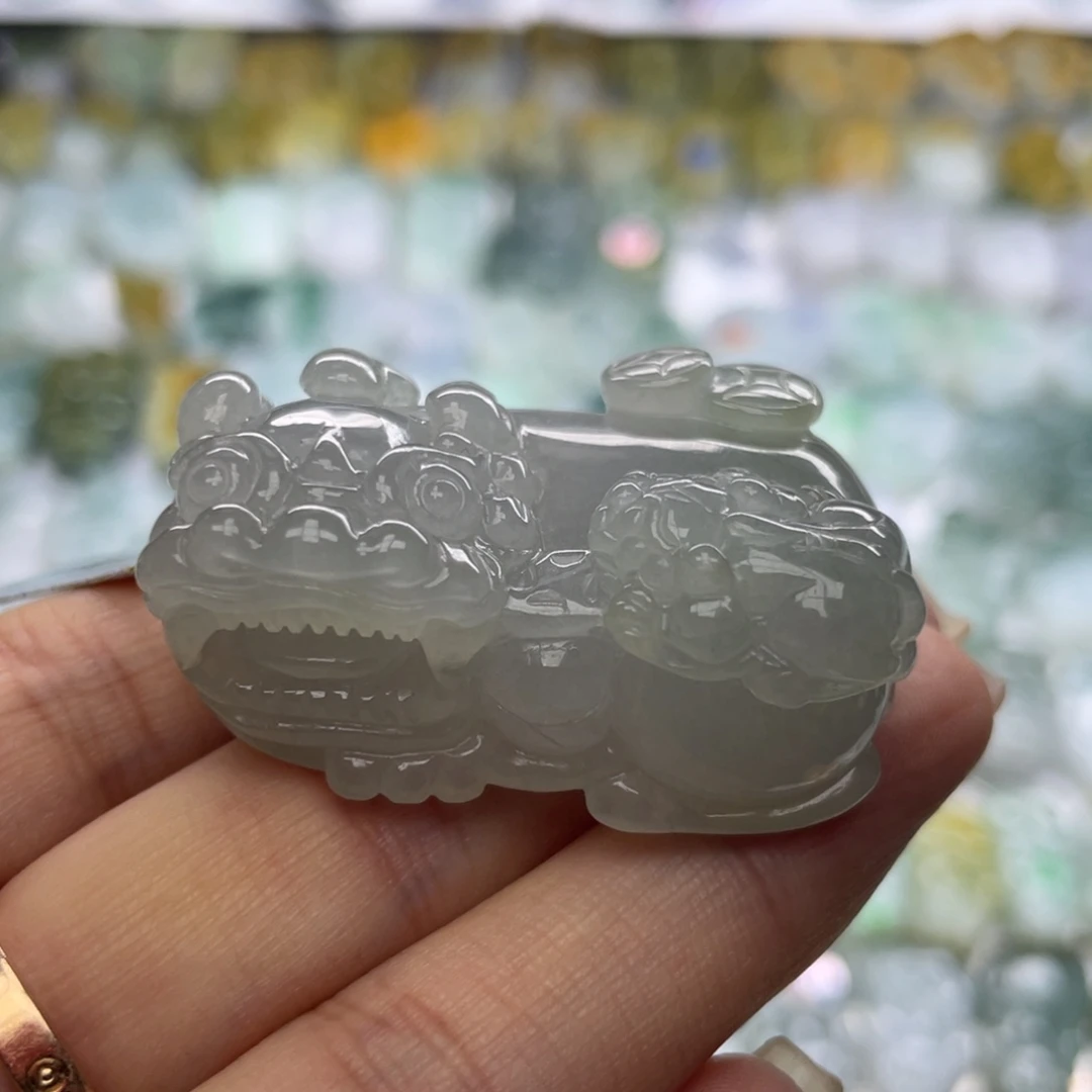 翡翠未镶嵌颈饰貔貅