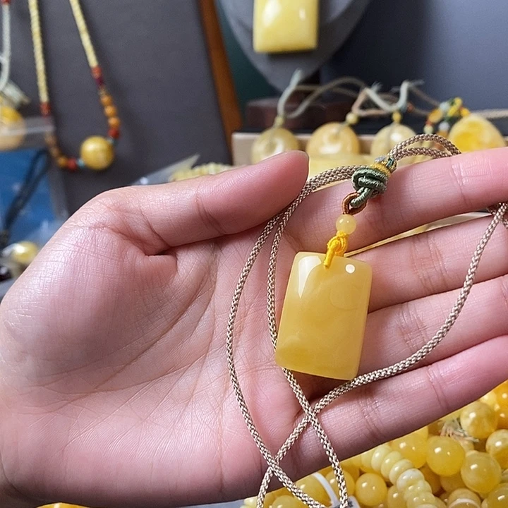 琥珀未镶嵌裸石无事牌