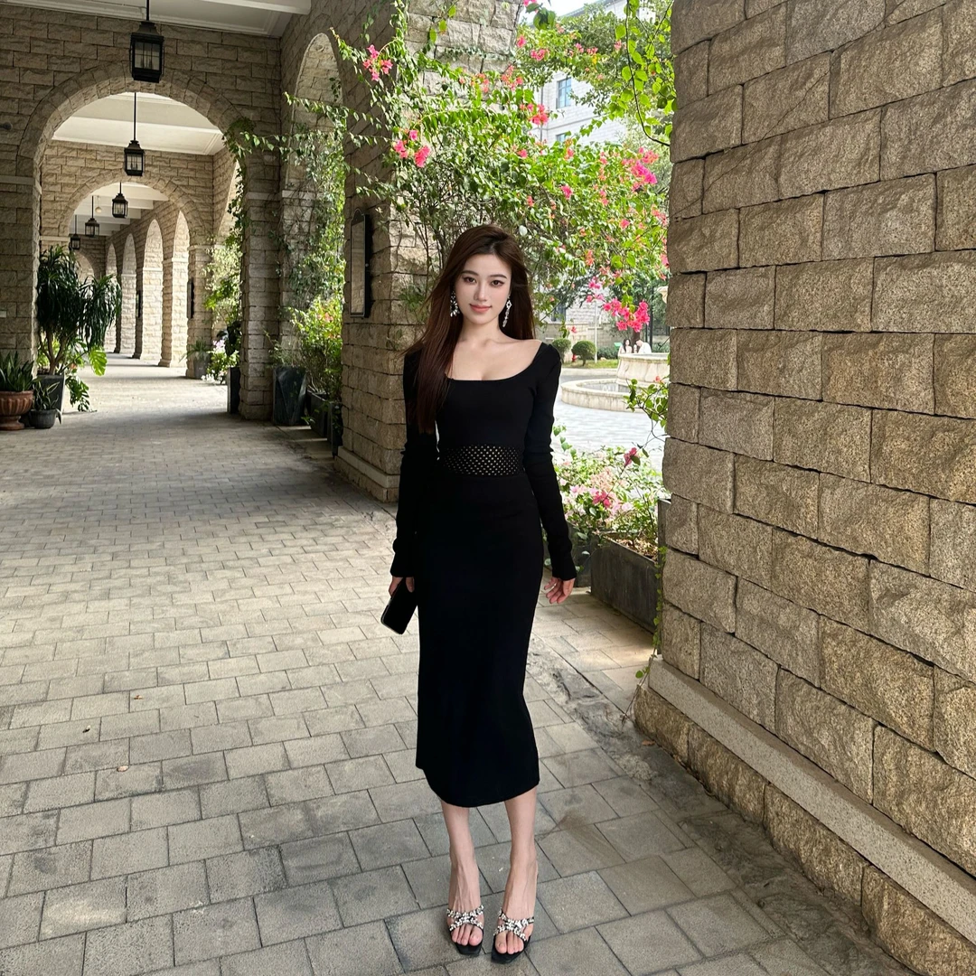 Susu新 冬日情书 方领羊毛针织显瘦显高修身腰部镂空针织连衣裙